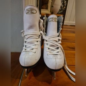 DBX youth figure skates